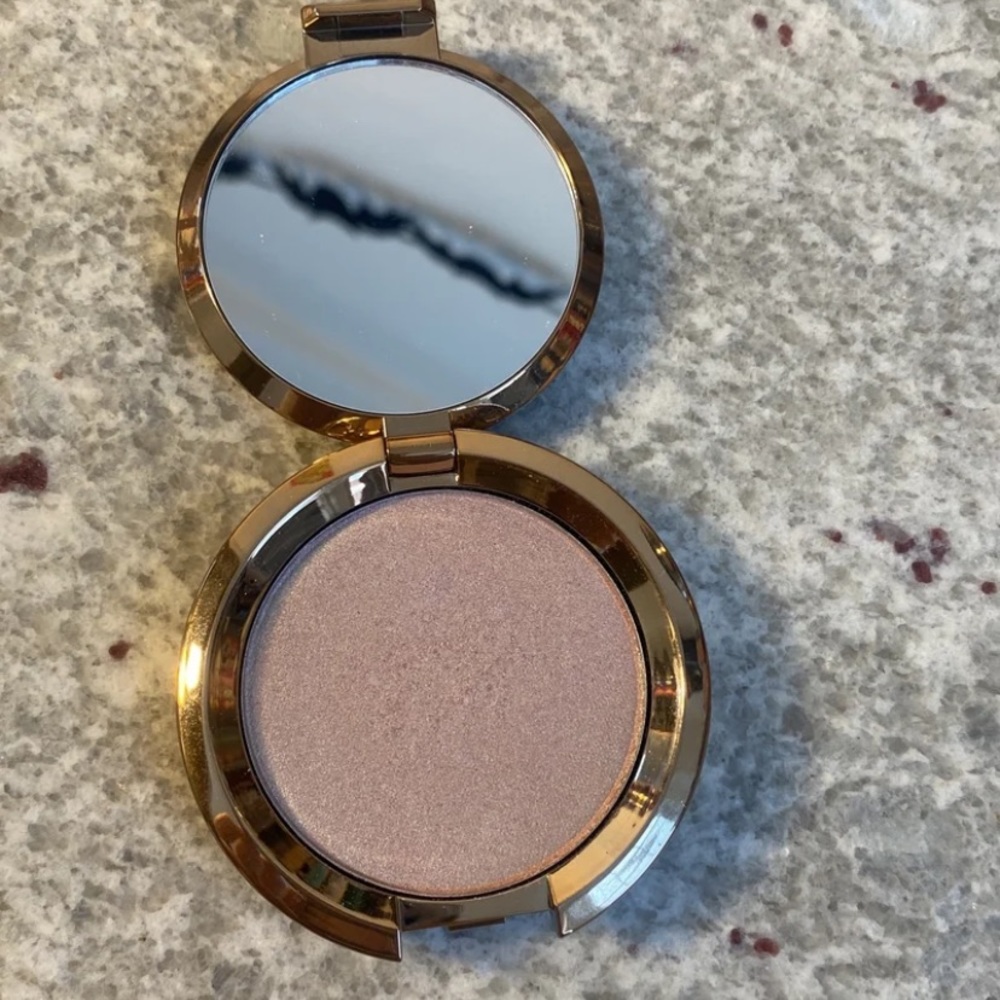 Becca Opal Flashes Jade highlighter